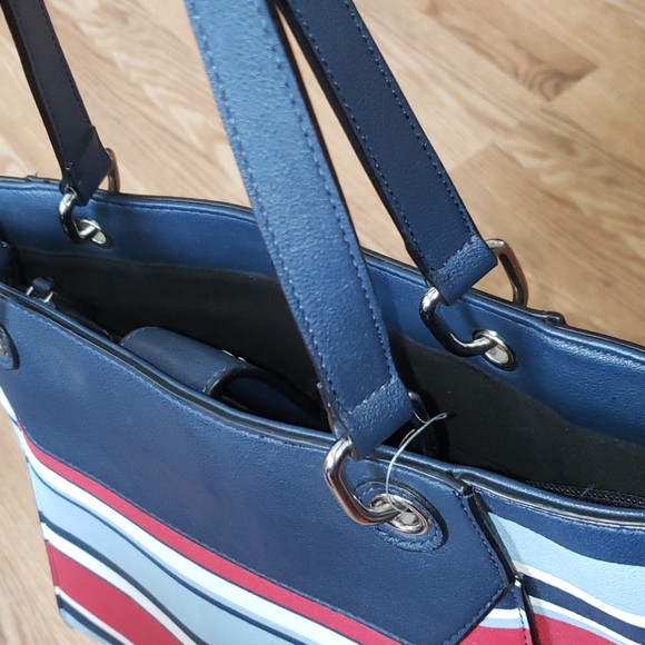 Tote - Picture 4 of 5